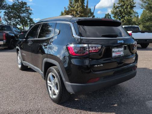 Diamond Black Crystal Pearlcoat 2023 Jeep Compass Latitude