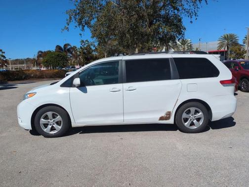 2013 Toyota Sienna LE