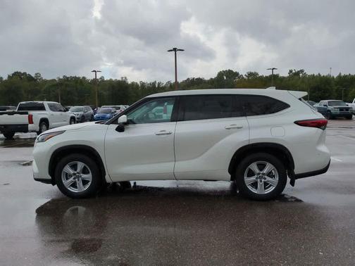 2021 Toyota Highlander LE