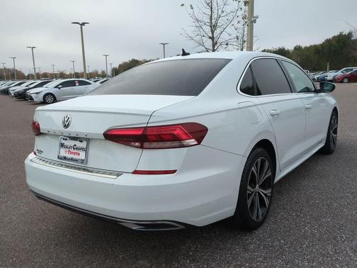 2022 Volkswagen Passat 2.0T SE