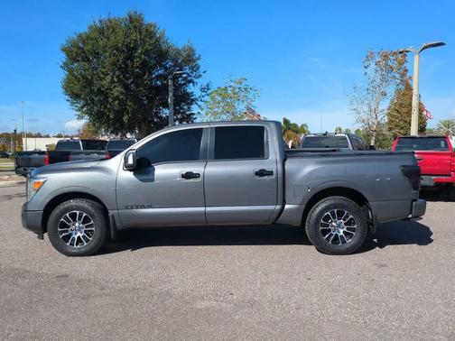 2021 Nissan Titan SV