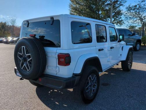 2025 Jeep Wrangler 4-Door Sahara 4x4