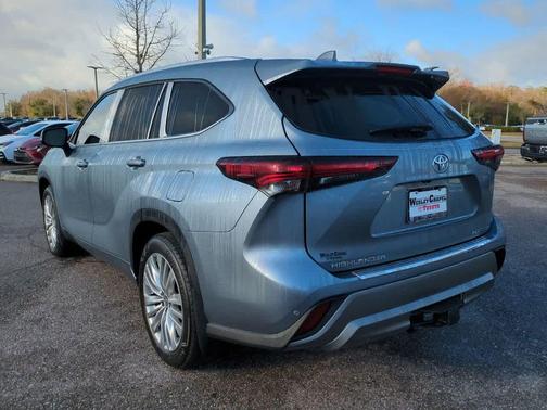 2024 Toyota Highlander Platinum
