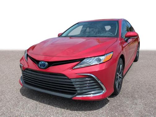 2024 Toyota Camry Hybrid XLE