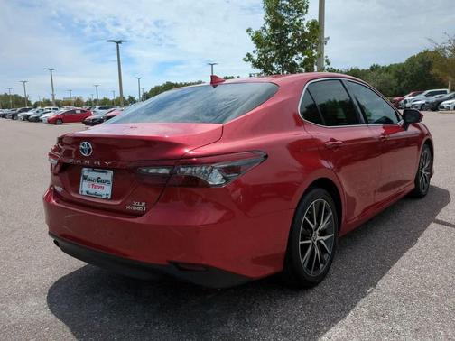 2024 Toyota Camry Hybrid XLE