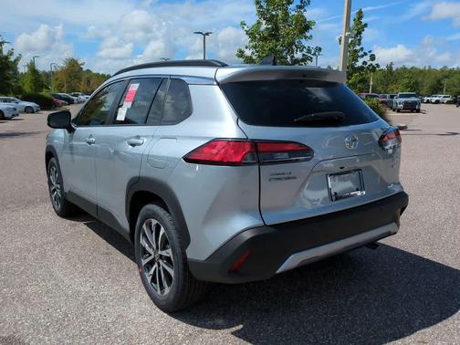2025 Toyota Corolla Cross XLE