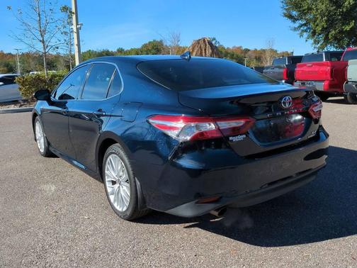 2020 Toyota Camry Hybrid XLE