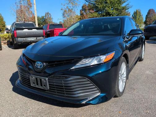2020 Toyota Camry Hybrid XLE