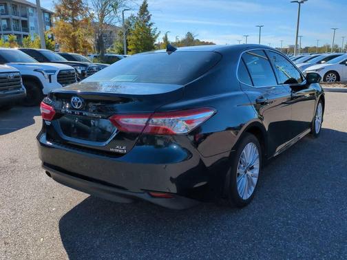 2020 Toyota Camry Hybrid XLE
