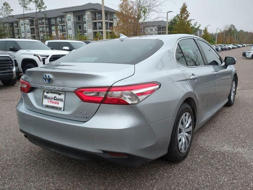 2019 Toyota Camry Hybrid LE