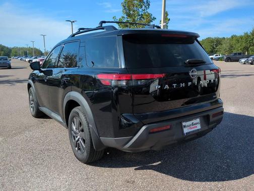 2022 Nissan Pathfinder SV 2WD