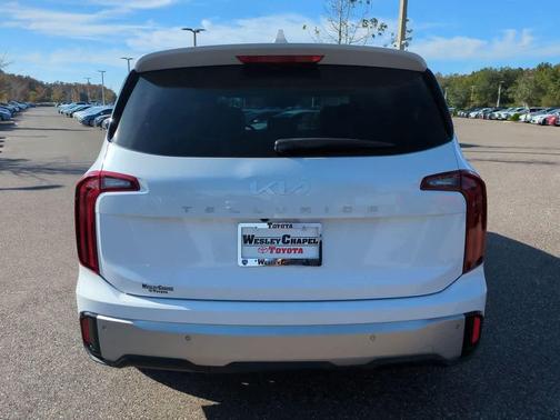2023 Kia Telluride LX