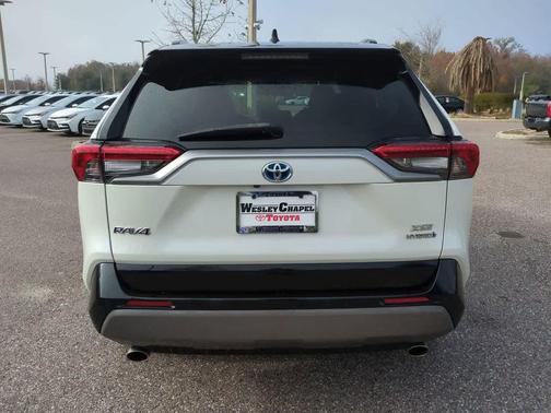 2020 Toyota RAV4 Hybrid SE