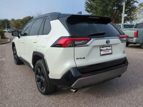 2020 Toyota RAV4 Hybrid SE