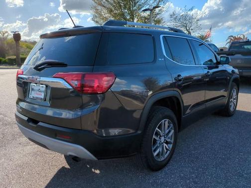 2017 GMC Acadia SLE-2