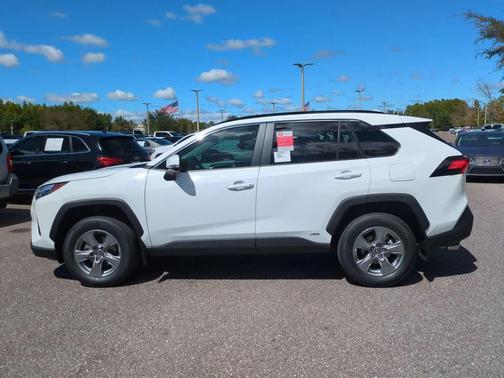 2025 Toyota RAV4 Hybrid XLE