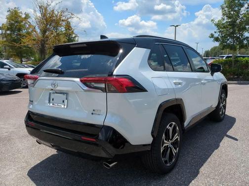 2025 Toyota RAV4 Hybrid SE