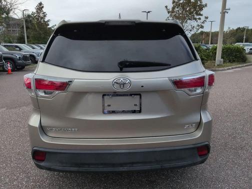 Creme Brulee Mica 2015 Toyota Highlander XLE