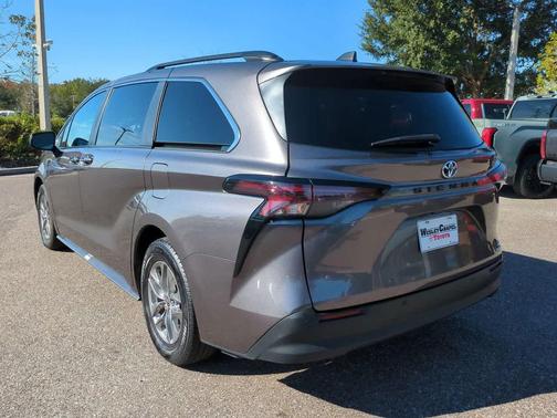 2024 Toyota Sienna XLE