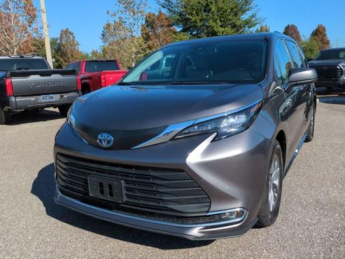 2024 Toyota Sienna XLE