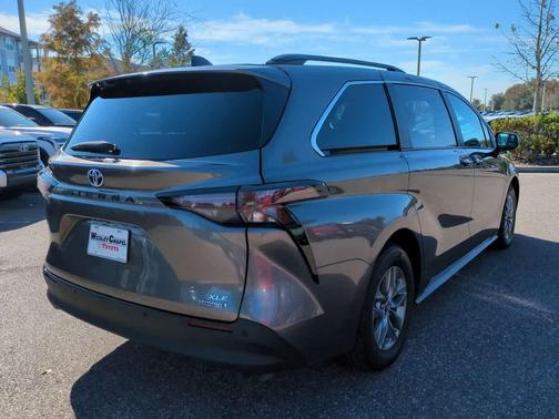 2024 Toyota Sienna XLE