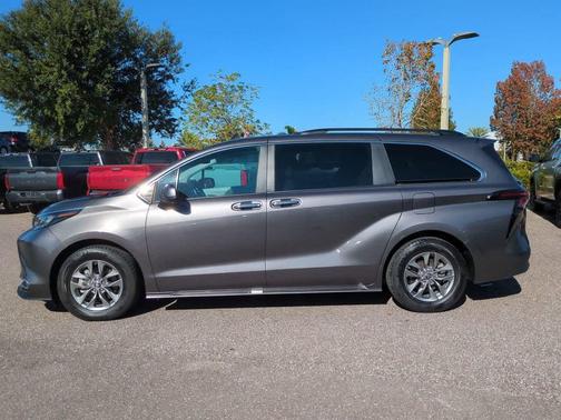 2024 Toyota Sienna XLE