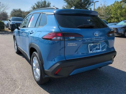 2026 Toyota Corolla Cross LE