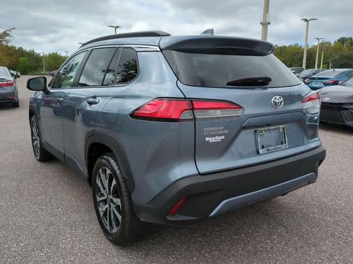 2024 Toyota Corolla Cross XLE