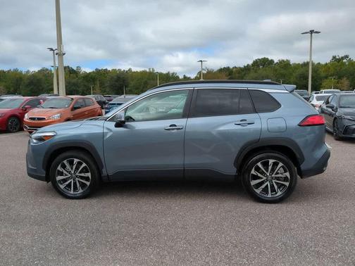 2024 Toyota Corolla Cross XLE