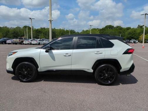 2022 Toyota RAV4 Hybrid SE