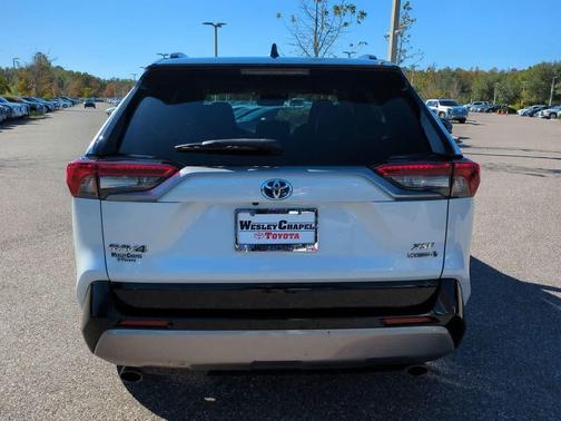 2023 Toyota RAV4 Hybrid SE