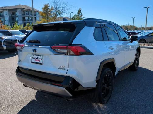 2023 Toyota RAV4 Hybrid SE