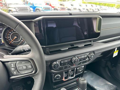 Black Clearcoat 2026 Jeep Gladiator Sahara 4x4