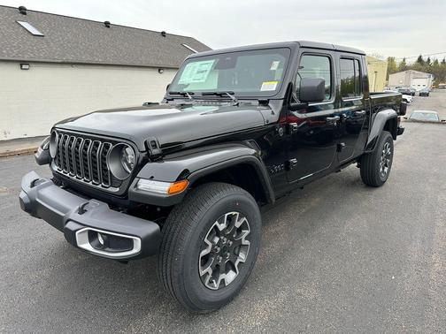 Black Clearcoat 2026 Jeep Gladiator Sahara 4x4