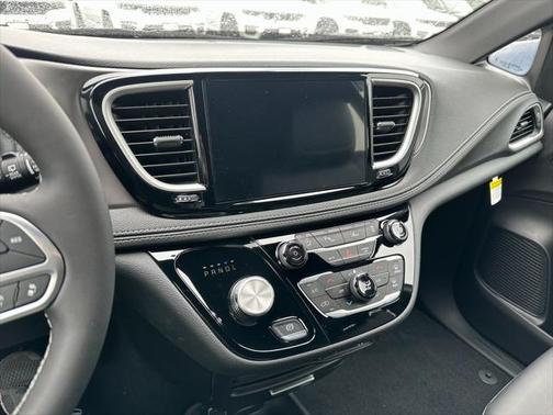 2025 Chrysler Pacifica L