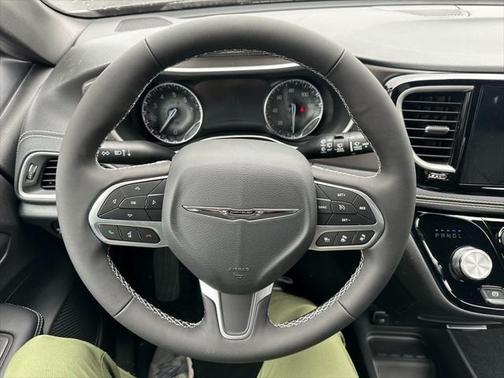 2025 Chrysler Pacifica L