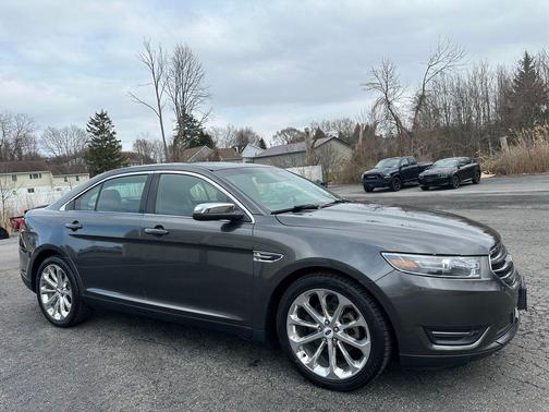 Magnetic Metallic 2016 Ford Taurus Limited