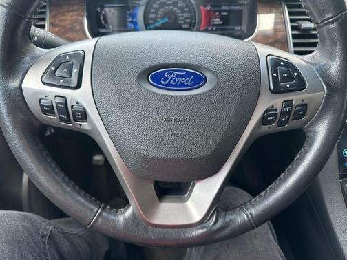Magnetic Metallic 2016 Ford Taurus Limited