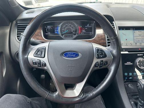 Magnetic Metallic 2016 Ford Taurus Limited
