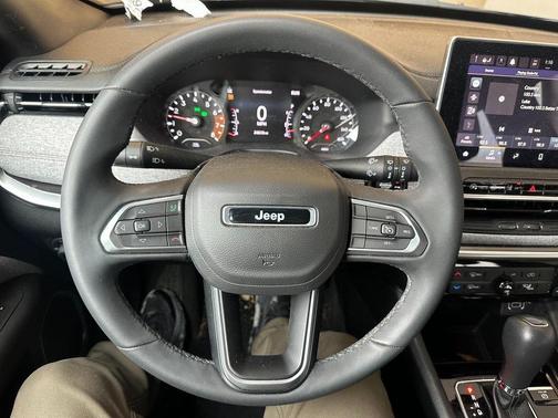 2024 Jeep Compass Latitude Lux