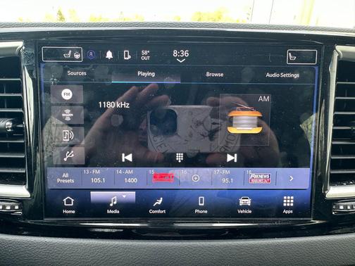 Brilliant Black Crystal Pearlcoat 2023 Chrysler Pacifica Touring L