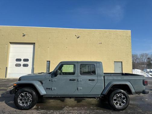 2026 Jeep Gladiator Sahara 4x4