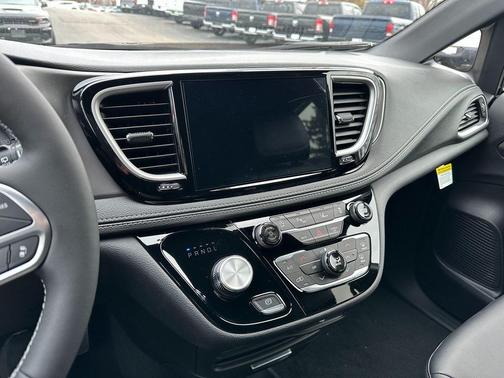 2026 Chrysler Pacifica L