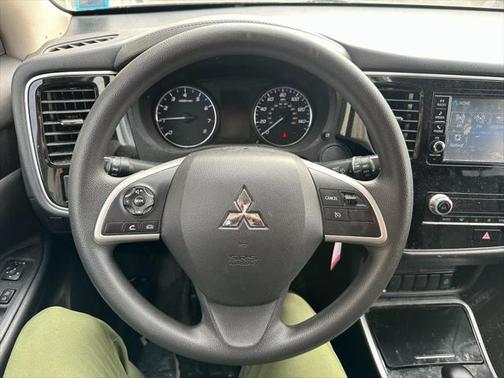 2020 Mitsubishi Outlander SE