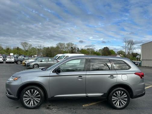 2020 Mitsubishi Outlander SE