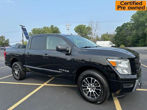 2023 Nissan Titan SV