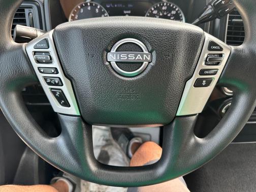 2023 Nissan Titan SV