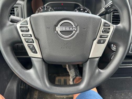 2023 Nissan Titan SV