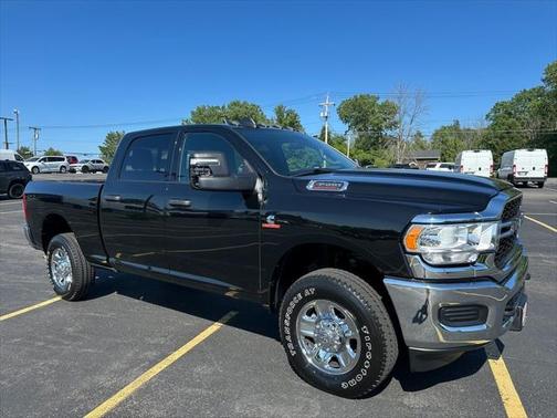 2024 RAM 3500 Tradesman Crew Cab 4x4 6'4' Box