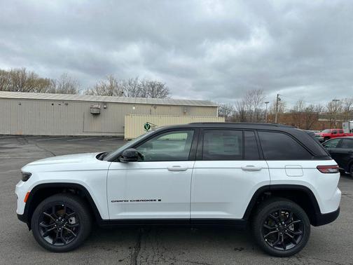 Bright White Clearcoat 2025 Jeep Grand Cherokee Limited